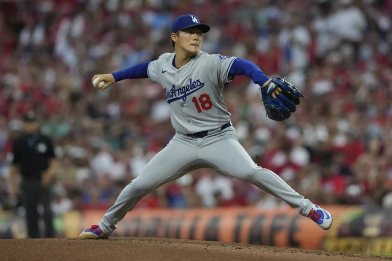 Yoshinobu Yamamoto lanza partido completo y los Dodgers colocan 2-0 su serie ante Brewers
