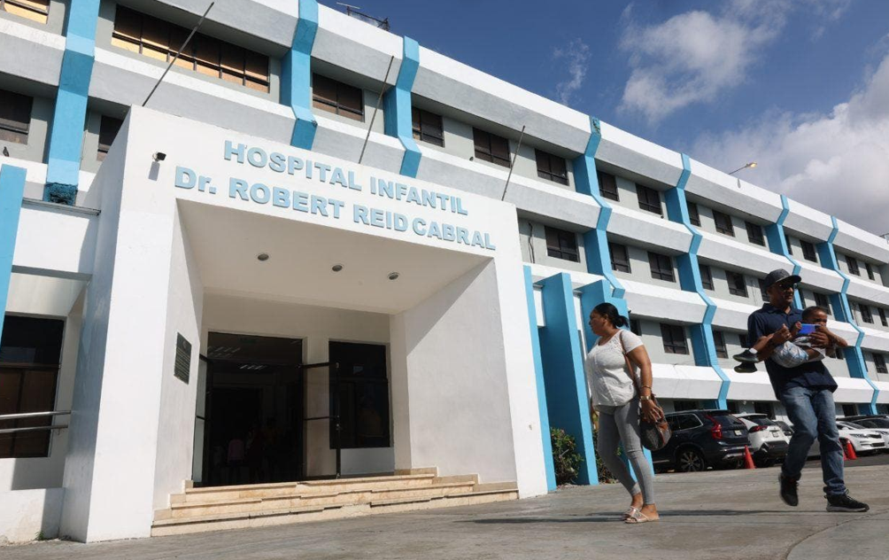 Extuban a uno de los niños quemados en Salcedo